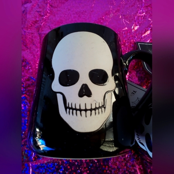COBWEBS & CAULDRONS NEW 2 SKULL MUGS Christmas gift 🎁 goth coffee tea kitchen - Picture 3 of 15